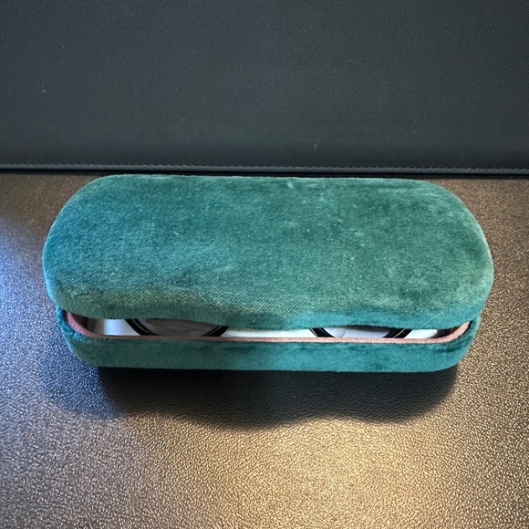 Gucci GG0877S 001 BRAND NEW in box - Picture 8 of 8